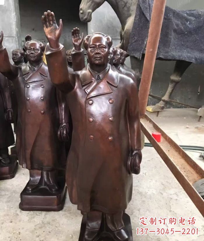 兰州毛主席挥手铜雕，传达毛主席的不朽精神