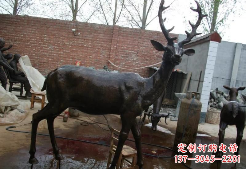 兰州梅花鹿铜雕