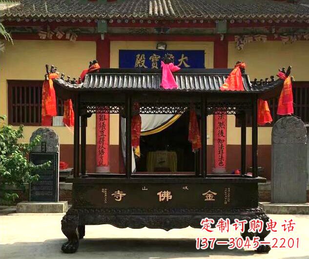 兰州双兽头三足雕花铜香炉