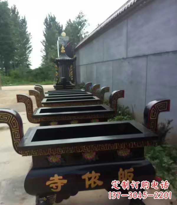 兰州寺庙四足方形香炉铜雕