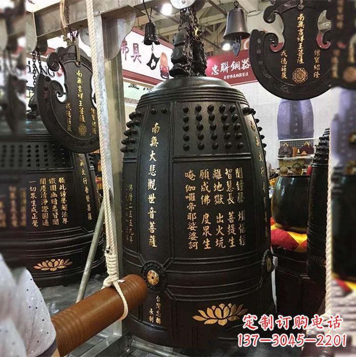 兰州寺院挂钟铜雕塑