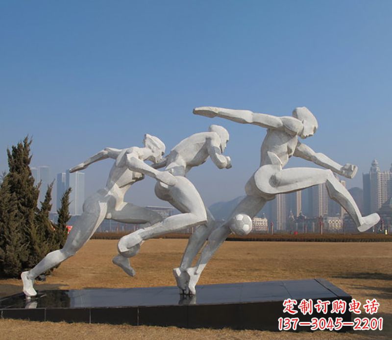 兰州踢足球不锈钢运动雕塑