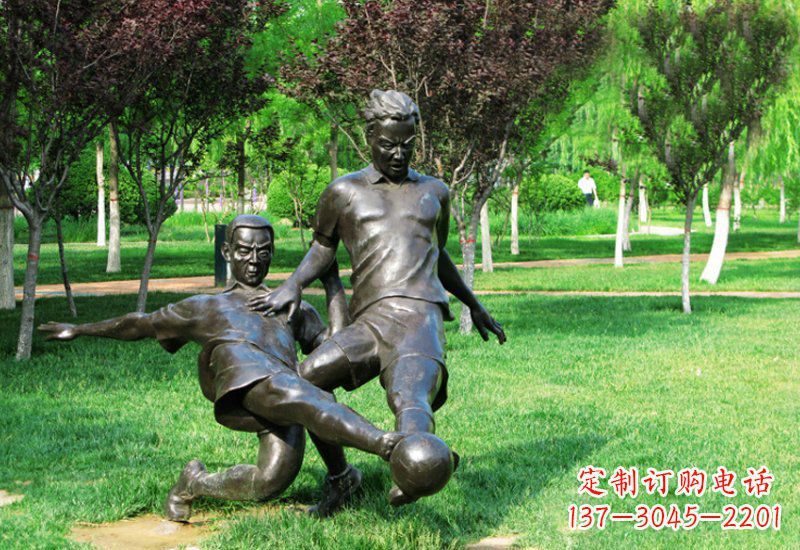 兰州踢足球的人物铜雕222