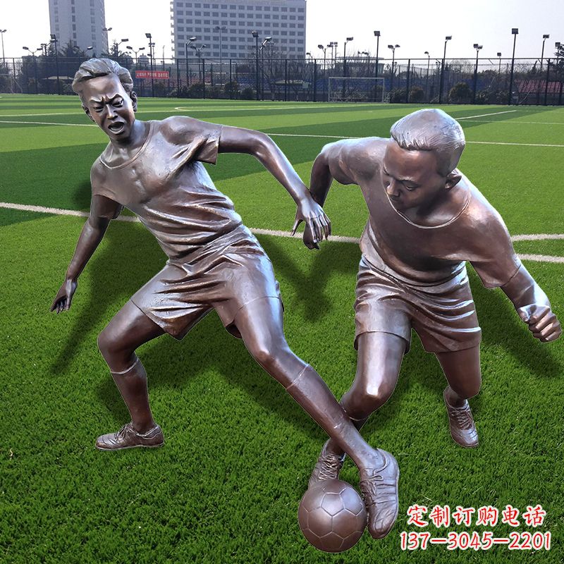 兰州踢足球仿铜人物雕塑