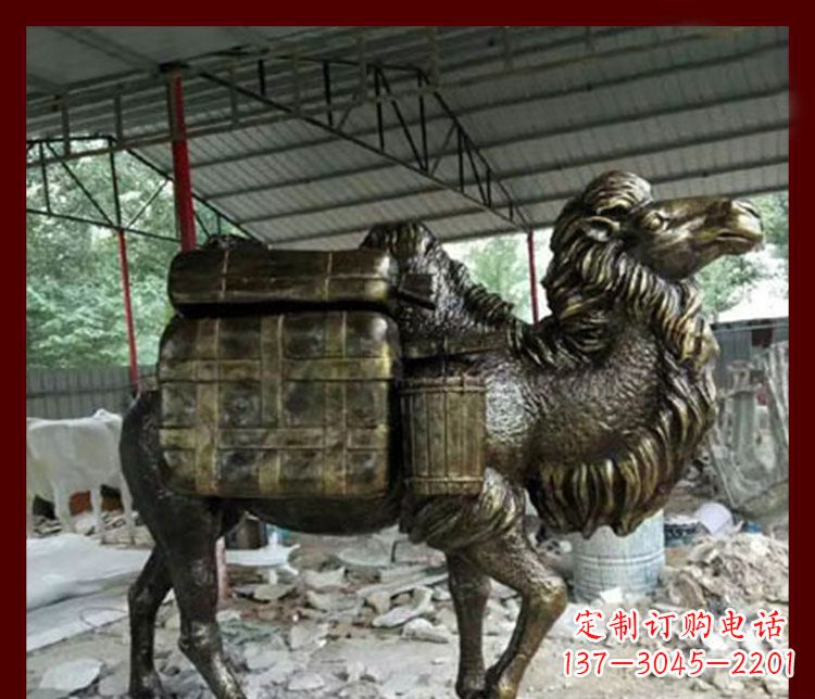 兰州拖行李的骆驼动物铜雕