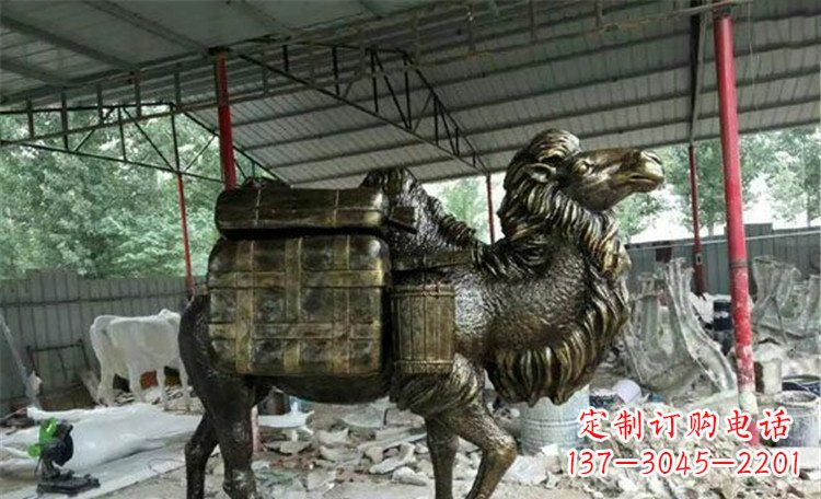 兰州拖行李的骆驼动物铜雕 (2)