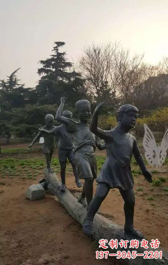 兰州玩走独木桥儿童铜雕