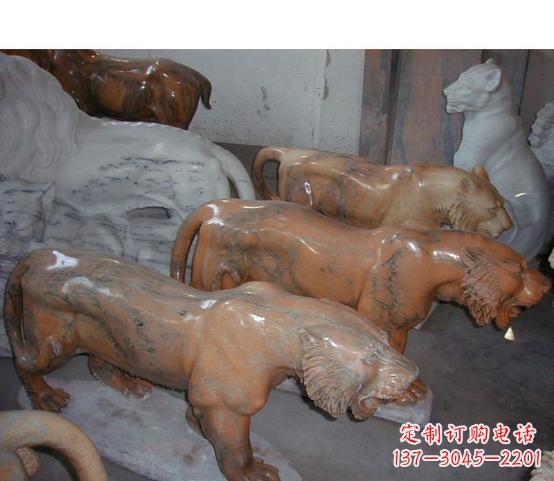 兰州晚霞红动物老虎石雕