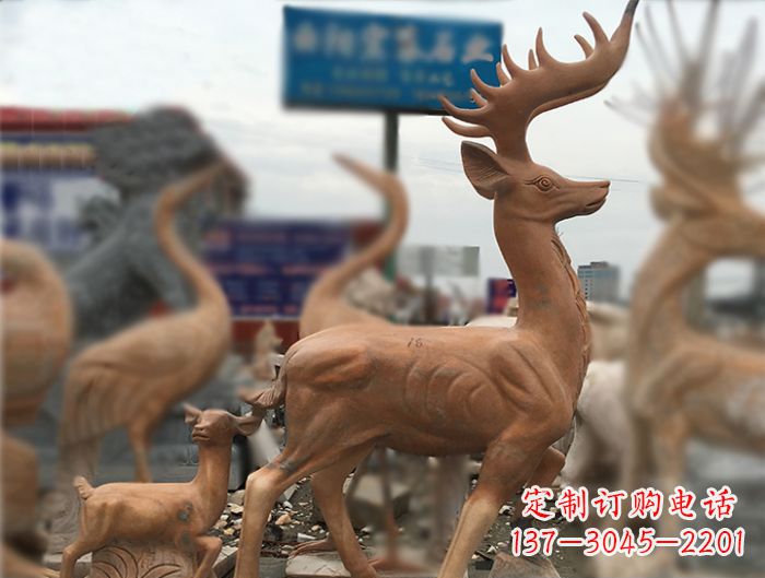 兰州晚霞红动物驯鹿公园石雕