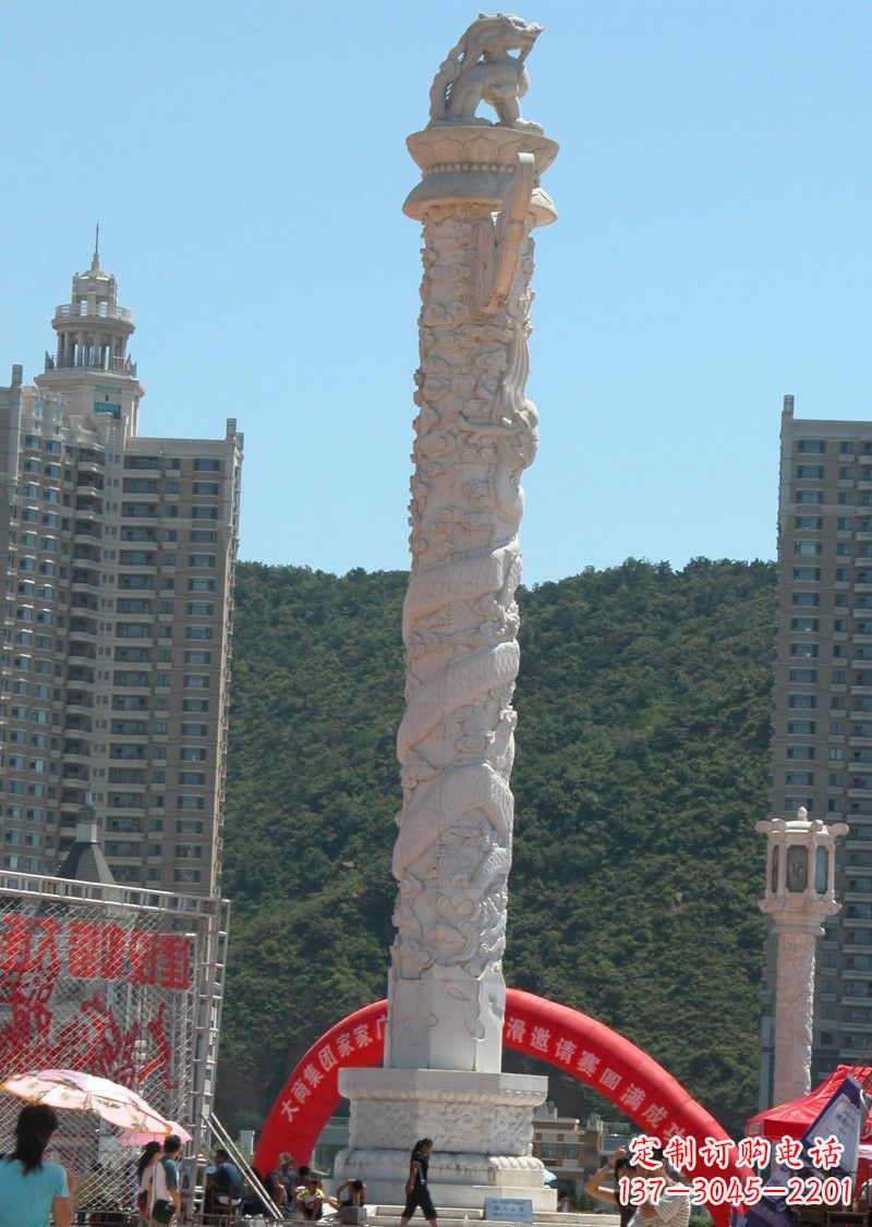 兰州晚霞红广场龙柱