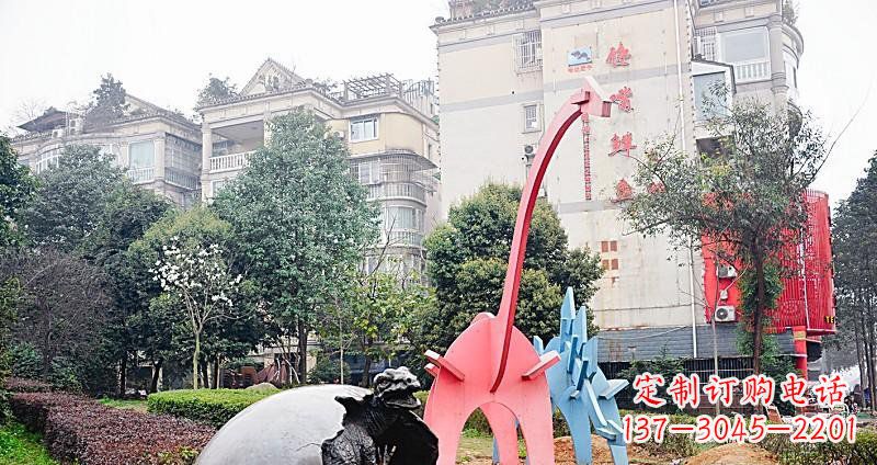 兰州小区破壳而出的小恐龙景观铜雕