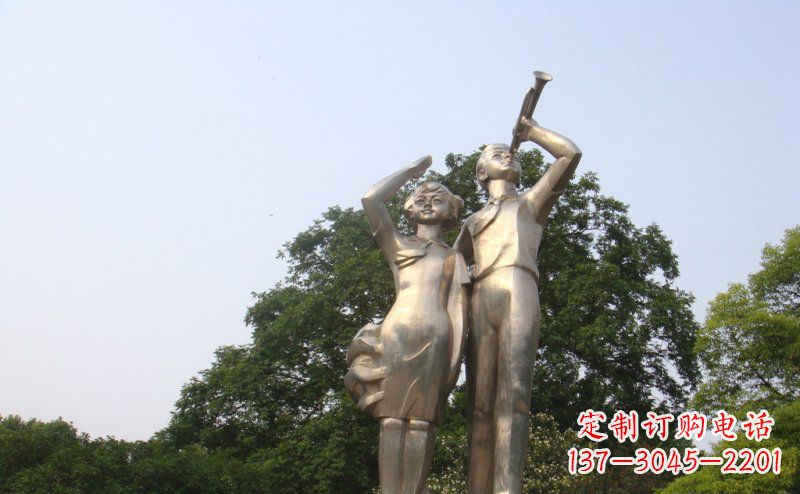 兰州校园吹军号敬礼的小学生人物景观铜雕