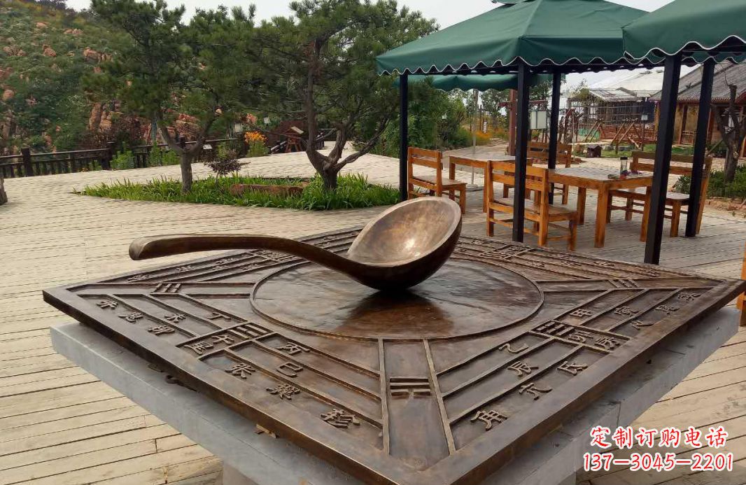 兰州校园古代司南铜雕
