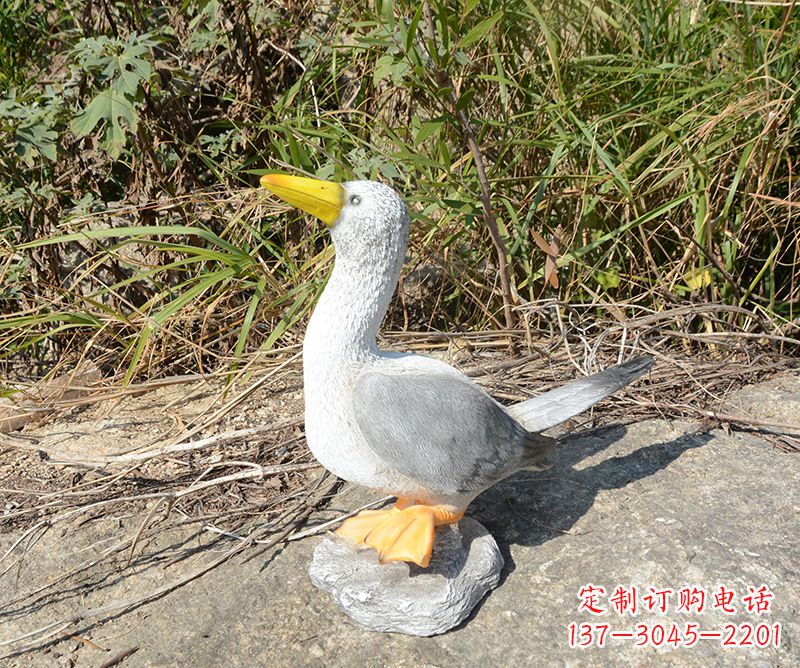 兰州学校雕塑和平鸽