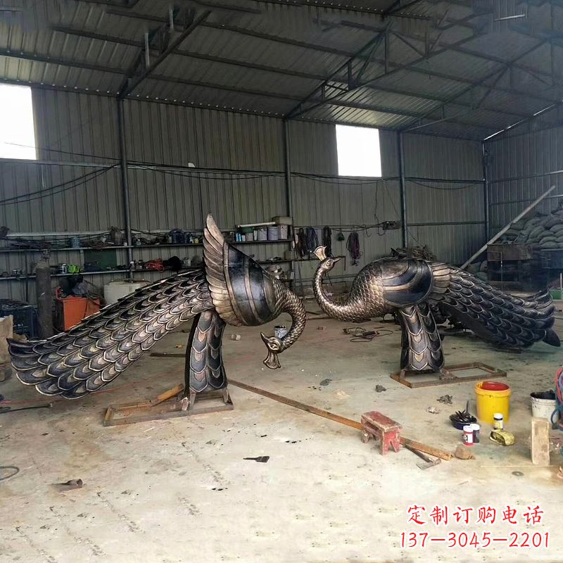 兰州铸铜孔雀雕塑
