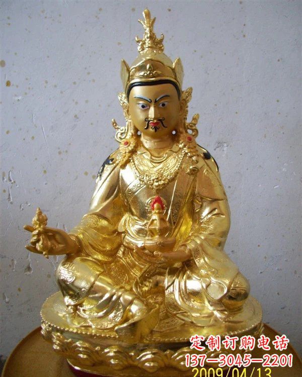 兰州铸铜贴金藏佛莲花生大士雕塑