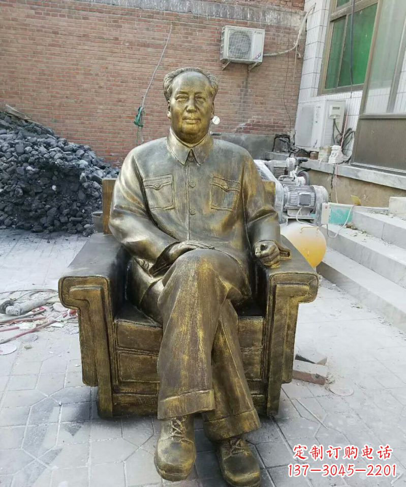 兰州坐沙发的毛主席铜雕
